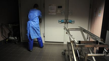 Chambre funéraire de l'hôpital Jacques-Cartier de Massy (Essonne), le 8 décembre 2020. (PASCAL BACHELET / BSIP / AFP)