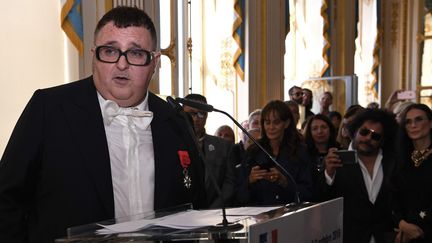 Albert Elbaz fait un discours après avoir reçu la Légion d'honneur, lundi 3 octobre 2016.
 (Christophe Archambault / AFP)