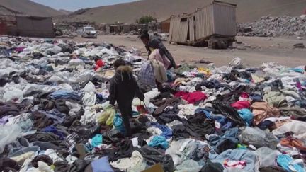 Derrière l'image : le désert de l'Atacama envahi de textile