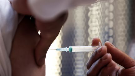 Covid-19 : quelle est l'efficacité des vaccins sur les multiples variants ?