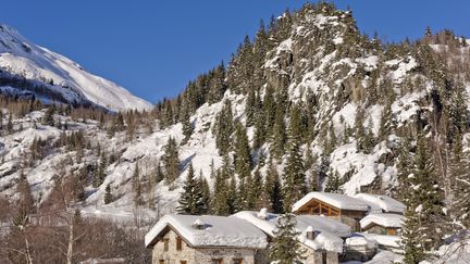 Le hameau de Crot, sur la station de Sainte-Foy-Tarentaise (Savoie), photographié le 28 mars 2015. (JEAN-PHILIPPE DELOBELLE / BIOSPHOTO / AFP)