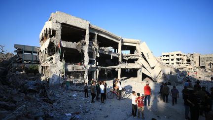 Vue des destructions causées après des frappes israéliennes sur l'école Dalal Mughrabi dans le quartier est de Gaza-ville, dans la bande de Gaza, le 1er août 2024. (DAWOUD ABO ALKAS / ANADOLU / AFP)