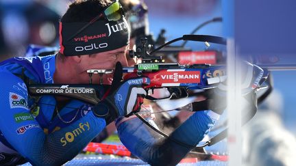 Le Français Quentin Fillon Maillet, lors de l'individuelle des Mondiaux de biathlon le 17 février 2021 (JURE MAKOVEC / AFP)