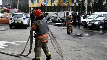 A Ukrainian firefighter on a street in kyiv, Ukraine, March 9, 2023. Illustrative photo.  (GENYA SAVILOV / AFP)