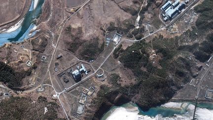 Image satellite du complexe nucl&eacute;aire de Yongbyon (Cor&eacute;e du Nord), en mars 2002. (REUTERS)