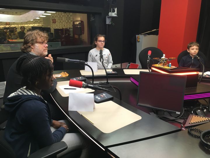 Cette émission sur Mars a été enregistrée depuis un studio de Radio France, lors d'un atelier "La rédaction de franceinfo junior", en partenariat avec le magazine 1jour1actu. (FRANCEINFO JUNIOR / RADIO FRANCE)