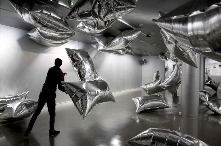 Les "Silver Clouds" d'Andy Warhol, au Musée d'art moderne de la Ville de Paris (1er octobre 2015)
 (Ginies / SIPA)