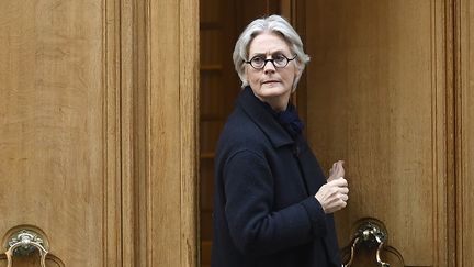 Penelope Fillon sort de son domicile, le 27 mars 2017 à Paris.&nbsp; (LIONEL BONAVENTURE / AFP)