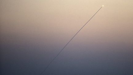 Une roquette tir&eacute;e depuis Gaza sur le sud d'Isra&euml;l, le 9 juillet 2014. (JACK GUEZ / AFP)