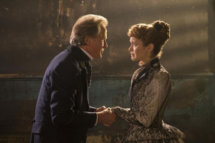  Bill Nighy et Olivia Cooke dans "The Limehouse Golem" de Juan Carlos Medina
 (Megalys)