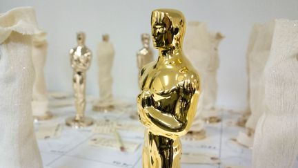 Photo d'illustration d'une statuette en or des Oscars (DON EMMERT / AFP)