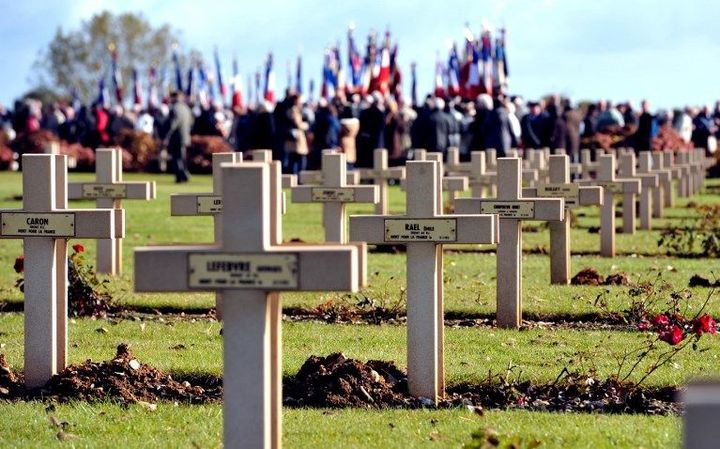 Cérémonie au cimetière militaire de Notre-Dame de Lorette (Pas-de-Calais), le 16 octobre 2012,  en l'honneur des soldats originaires d'Afrique du Nord, morts notamment pendant la Première guerre mondiale. (PHILIPPE HUGUEN / AFP)