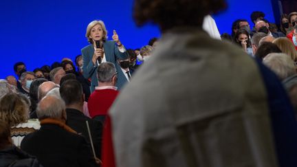 La candidate LR à l'élection présidentielle Valérie Pécresse en meeting à&nbsp;Mouilleron-le-Captif (Vendée) le 17 février 2022 (LOIC VENANCE / AFP)