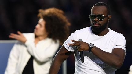 Le chanteur de Maître Gims au stade de France, à Saint-Denis (Seine-Saint-Denis), avant la finale de la Coupe de la Ligue, le 23 avril 2016. (FRANCK FIFE / AFP)