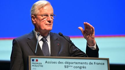 Le Premier ministre, Michel Barnier, s'exprime lors des assises des Départements de France, le 15 novembre 2024, à Angers (Maine-et-Loire). (DAMIEN MEYER / AFP)