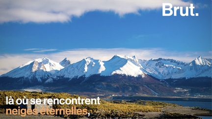 Au bout du monde, là où se rencontrent neiges éternelles, lions de mer et ciels flamboyants, se trouve un territoire légendaire. C'est la "terre de feu".