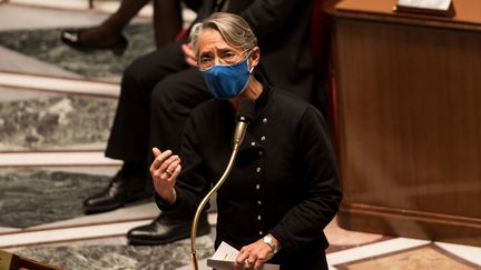 Elisabeth Borne, la ministre du Travail, devant les députés lors des questions au gouvernement, le 15 décembre 2020. (ARTHUR NICHOLAS ORCHARD / HANS LUCAS / AFP)