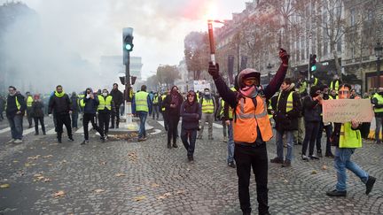 "Gilets jaunes" : de nombreux blocages ont lieu en province