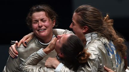 Les escrimeuses françaises ont battu&nbsp;la Russie en finale&nbsp;du championnat du monde&nbsp;de Wuxi, en Chine (HAN YUQING / MAXPPP)