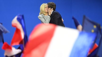 VIDEO. Qui est Brigitte Macron, la nouvelle Première dame de France ?