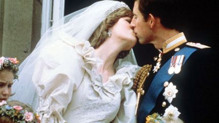 LE baiser, au mariage du prince Charles et de Lady Diana, le 29 juillet 1981 (AFP)