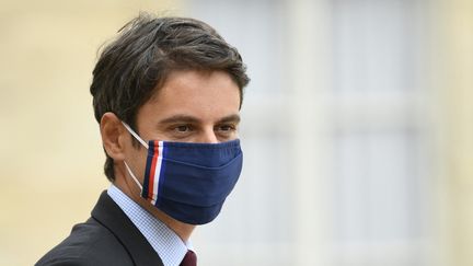 Le porte-parole du gouvernement, Gabriel Attal, à la sortie du Conseil des ministres, mercredi 26 mai 2021 au palais de l'Elysée. (BERTRAND GUAY / AFP)