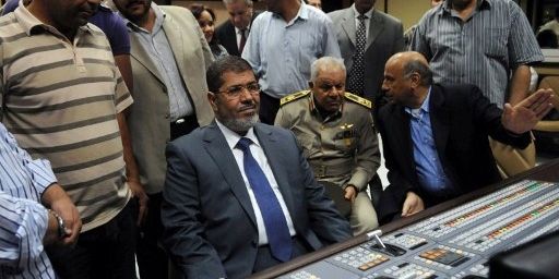 Mohamed Morsi dans les locaux de la télévision d'Etat égyptienne, juste après son élection (24-6-2012) (AFP - STR )