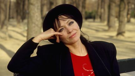 L'actrice Anna Karina dans les jardins du Luxembourg en janvier 1988 (JEAN MARIE LEROY / SYGMA)