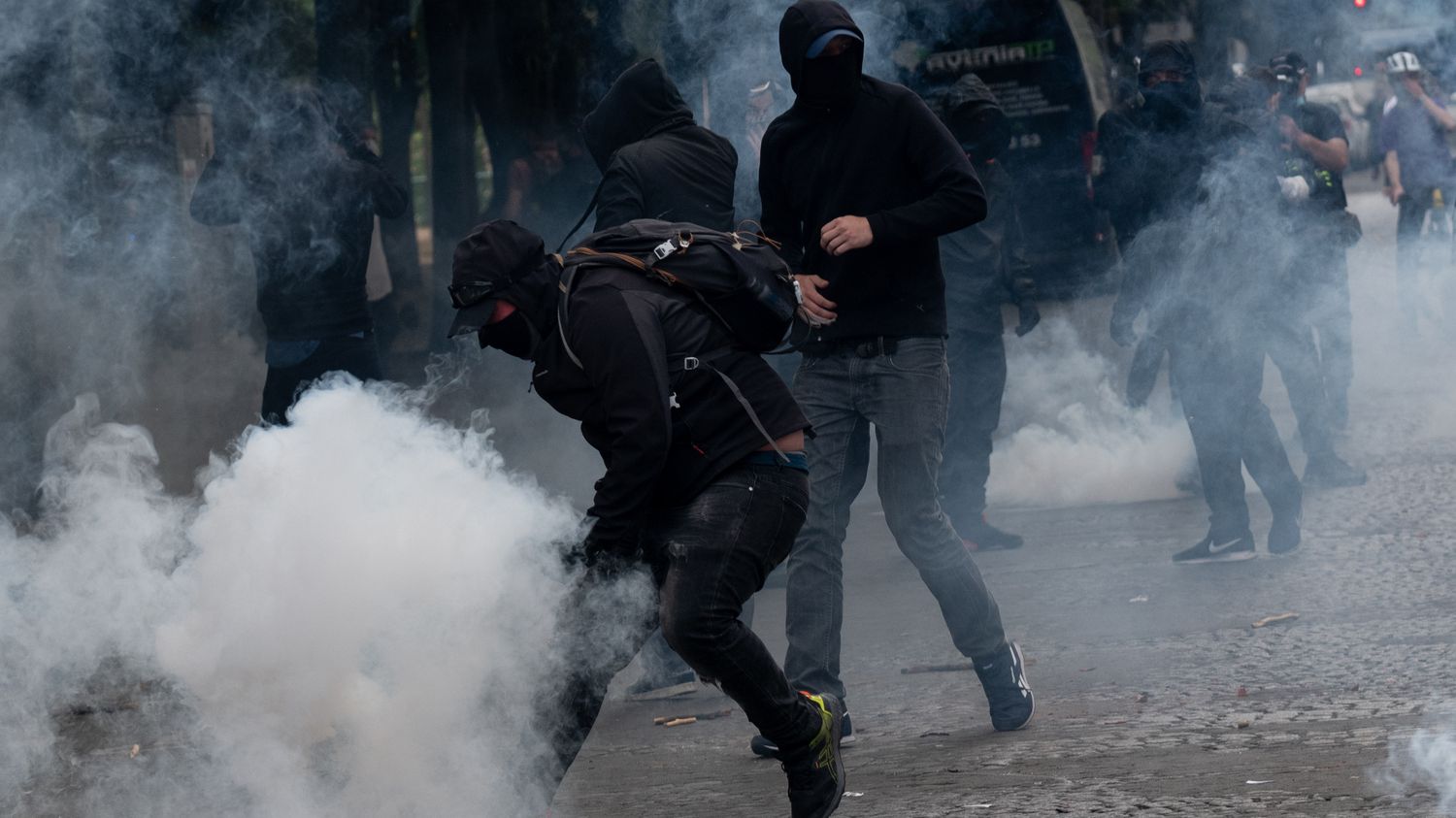 Manifestation De Soignants à Paris : "Des Voyous, Des Grands Crétins ...