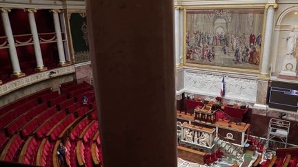 À l'issue du second tour des élections législatives, dimanche 7 juillet, le Nouveau Front populaire est en tête avec 180 députés, suivi par Ensemble, avec 163 élus et par le Rassemblement national, avec 143 députés.