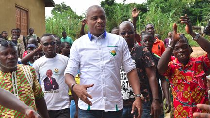 Bonaventure Kalou lors de sa campagne électorale, le 9 octobre 2018 à Vavoua (Côte d'Ivoire). (ISSOUF SANOGO / AFP)