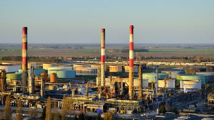 La raffinerie de Grandspuits, en Seine-et-Marne, le 16 mai 2012. (LIONEL LOURDEL / PHOTONONSTOP / AFP)