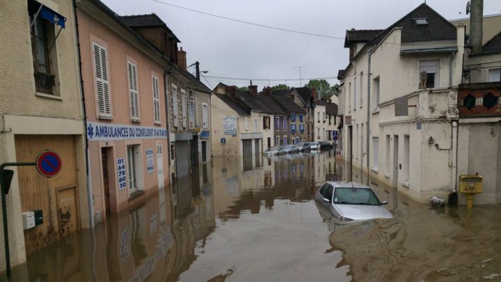 &nbsp; (Les rues de Nemours sont toujours inondées ©Radio France)