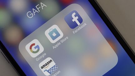 Les applications des Gafa sur un écran de smartphone. (CHESNOT / GETTY IMAGES EUROPE)