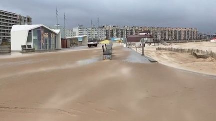 La tempête Eunice devrait balayer la région du nord de la France. Les plus grosses rafales pourraient atteindre 140 km/h, le pire est attendu dans l’après-midi. On retrouve à Calais (Pas-de-Calais) Yann Fossurier, pour faire un point sur la situation. (FRANCE 3)