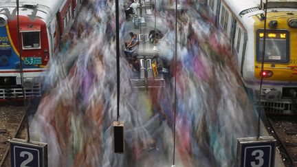 La gare de Churchgate &agrave; l'heure de pointe &agrave; Bombay (Inde), le 11 juillet 2012. (VIVEK PRAKASH / REUTERS)