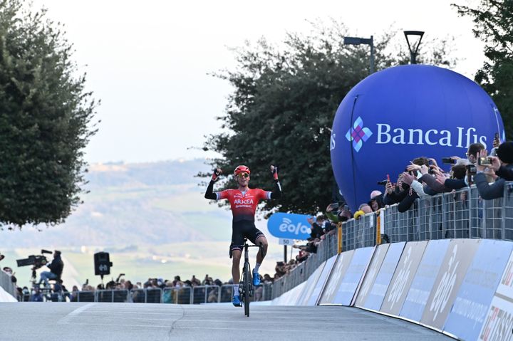 Warren Barguil, vainqueur en solitaire à Fermo, le 11 mars 2022. (ROBERTO BARTOMEOLI / NURPHOTO)