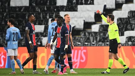 Idrissa Gueye a été expulsé en deuxième période face à Manchester City.&nbsp; (ANNE-CHRISTINE POUJOULAT / AFP)