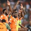 Les joueurs de l'équipe de Côte d'Ivoire célèbrent leur victoire en demi-finale de la CAN contre la République démocratique du Congo, le 7 février 2024 à Abidjan. (FRANCK FIFE / AFP)