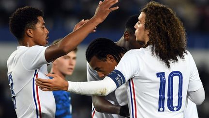 Wesley Fofana, Jules Koundé et Mattéo Guendouzi lors du match contre la Slovaquie, le 12 octobre 2021. (C?DRIC JOUBERT / MAXPPP)