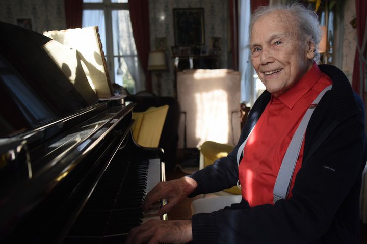 Décédé le 4 janvier 2017 à Navès, Georges Prêtre était l'un des plus grands chefs d'orchestre français. Il pose ici dans son château à Navès, en 2015. 
 (REMY GABALDA / AFP)