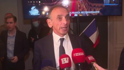 Visée par Éric Zemmour, la classe politique, de gauche à droite, a dénoncé mardi 30 novembre une vidéo sinistre et choquante.  (FRANCE 3)