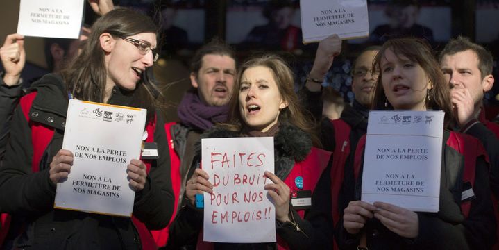 Les salariés du Virgin Megastore Champs-Elysée protestent contre la mise en liquidation du magasin
 (LIONEL BONAVENTURE / AFP)