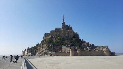 Le Mont-Saint-Michel dont l'abbaye fête cette année son millénaire. (ANNE CHEPEAU / RADIOFRANCE)