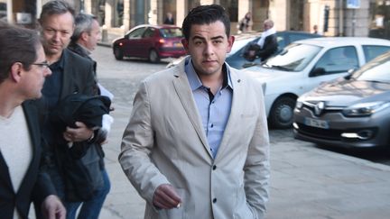 Jonathan Delay, partie civile au proc&egrave;s de Daniel Legrand, &agrave; son arriv&eacute;e &agrave; la cour d'assises des mineurs de l'Ille-et-Vilaine &agrave; Rennes le 19 mai 2015.&nbsp; (DAMIEN MEYER / AFP)