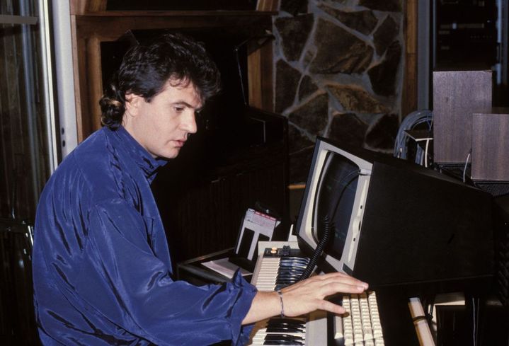 Daniel Balavoine composant dans son studio en 1985. (PIERRE DUBOIS / GAMMA-RAPHO)