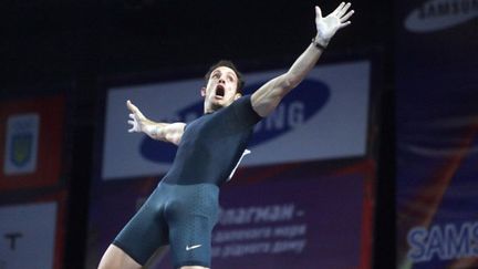 Renaud Lavillenie bat le record du monde de Sergueï Bubka à Donetsk