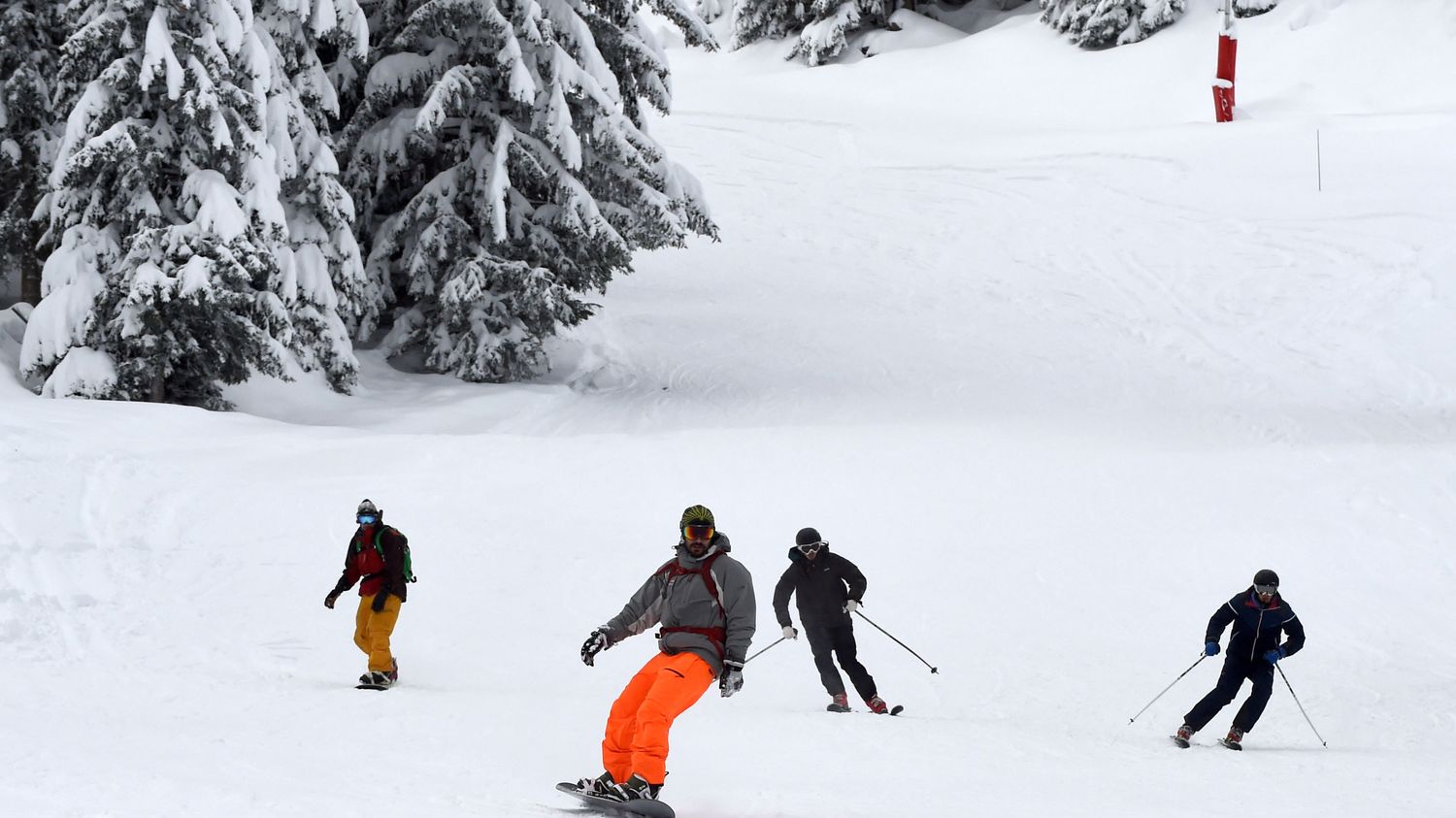 Sports d'hiver : la fabrication des skis de A à Z