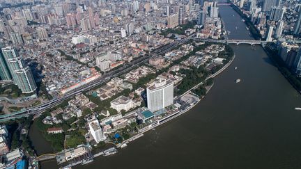 Photo aérienne de la ville de Canton (Chine), le 1er décembre 2017. (JIN LIWANG / XINHUA / AFP)