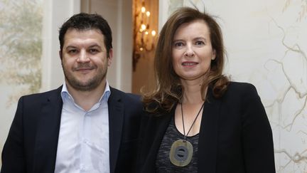 L'auteur fran&ccedil;ais&nbsp;Guillaume Musso et l'ex-Premi&egrave;re dame Val&eacute;rie Trierweiler, le 3 mars 2015, &agrave; l'h&ocirc;tel Bristol &agrave; Paris pour la pr&eacute;sentation du&nbsp;palmar&egrave;s L'Express-RTL. (THOMAS SAMSON / AFP)